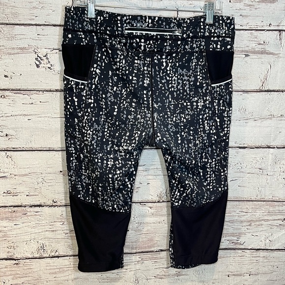 ATHLETA Spotty All In Black, Gray, White Crop Legging-Large - Picture 2 of 2